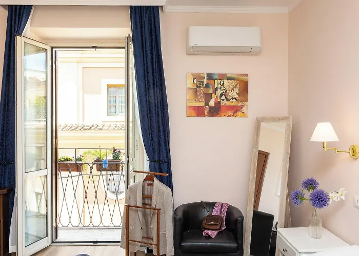 롬 투 게스트하우스 4*